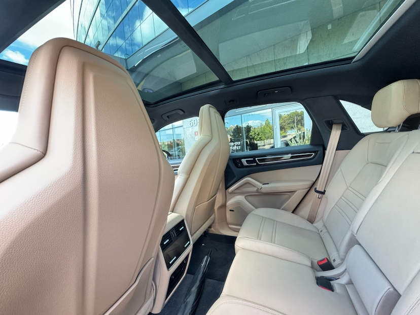 Foto do veículo PORSCHE CAYENNE 3.0 V6 E-HYBRID PLATINUM EDITION AWD TIPTRONIC S 2023 8.200 KM R$ 598.000,00