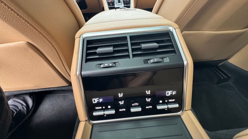 Foto do veículo PORSCHE PANAMERA 2.9 V6 E-HYBRID 4S PDK 2023 17.800 KM R$ 648.900,00