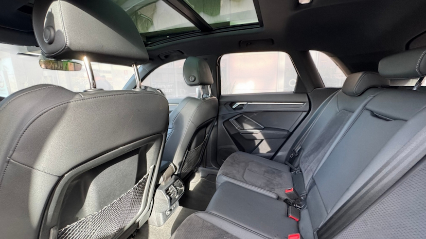 Foto do veículo AUDI Q3 2.0 40 TFSI GASOLINA PERFORMANCE BLACK QUATTRO TIPTRONIC 2024 33.800 KM R$ 249.900,00