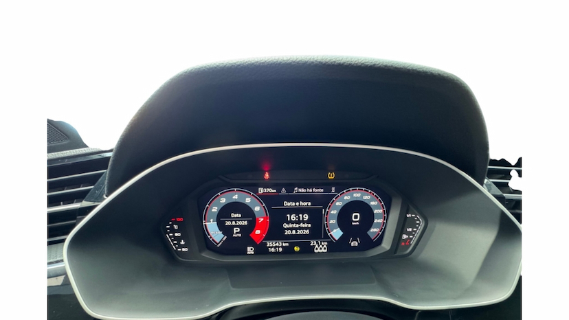 Foto do veículo AUDI Q3 2.0 40 TFSI GASOLINA PERFORMANCE BLACK QUATTRO TIPTRONIC 2024 33.800 KM R$ 249.900,00