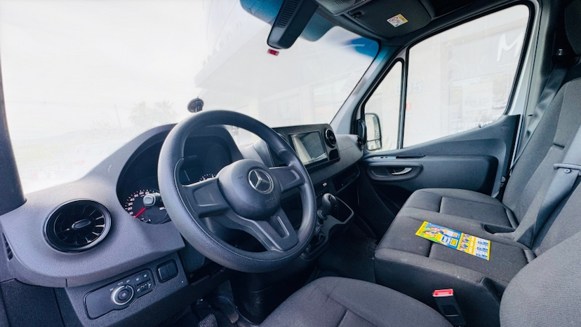 Foto do veículo MERCEDES-BENZ SPRINTER 2.0 CDI DIESEL FURGÃO 417 MANUAL 2024 78.500 KM R$ 232.900,00