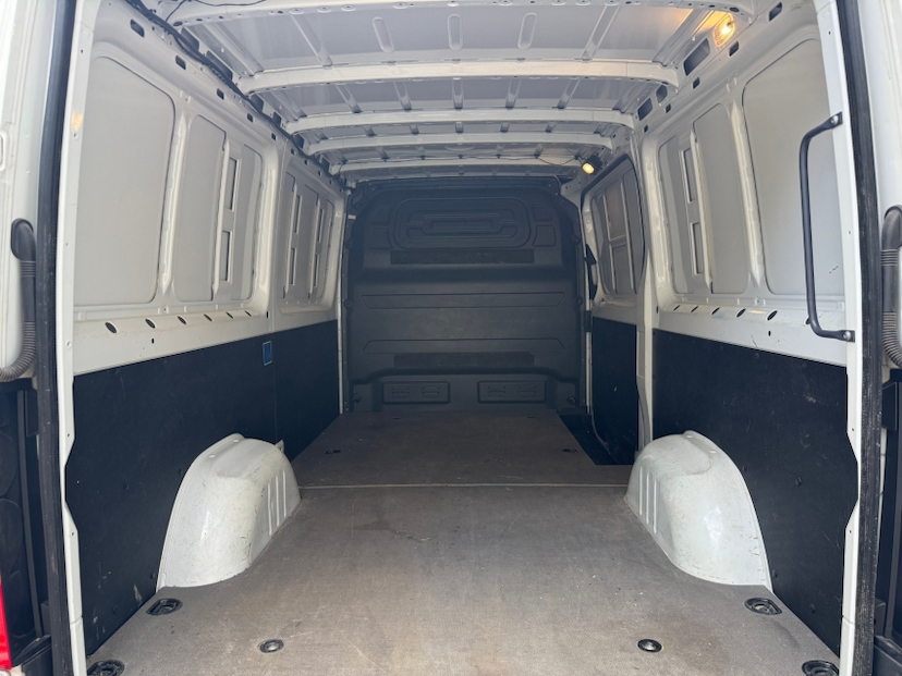 Foto do veículo MERCEDES-BENZ SPRINTER 2.0 CDI DIESEL FURGÃO 417 MANUAL 2024 78.500 KM R$ 232.900,00