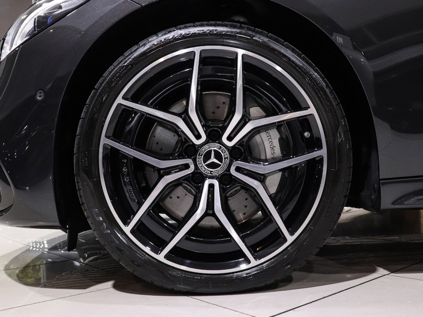 Foto do veículo MERCEDES-BENZ C 300 2.0 EQ BOOST HÍBRIDO AMG LINE 9G-TRONIC 2022 30.990 KM R$ 299.000,00