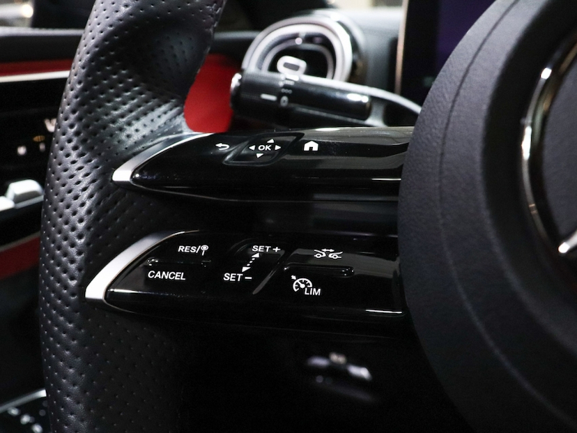 Foto do veículo MERCEDES-BENZ C 300 2.0 EQ BOOST HÍBRIDO AMG LINE 9G-TRONIC 2022 30.990 KM R$ 299.000,00