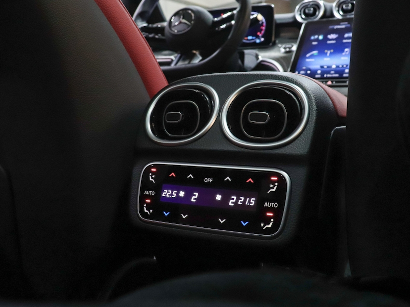 Foto do veículo MERCEDES-BENZ C 300 2.0 EQ BOOST HÍBRIDO AMG LINE 9G-TRONIC 2022 30.990 KM R$ 299.000,00