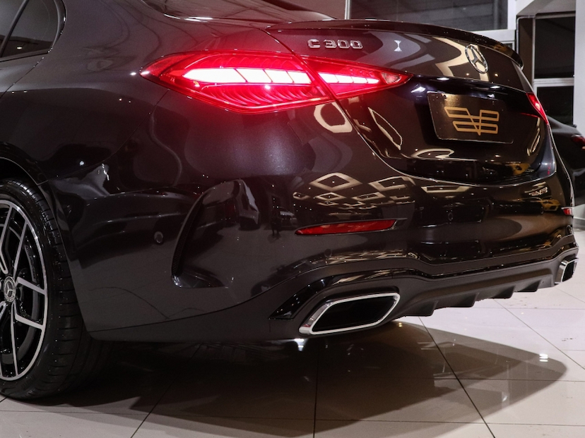 Foto do veículo MERCEDES-BENZ C 300 2.0 EQ BOOST HÍBRIDO AMG LINE 9G-TRONIC 2022 30.990 KM R$ 299.000,00