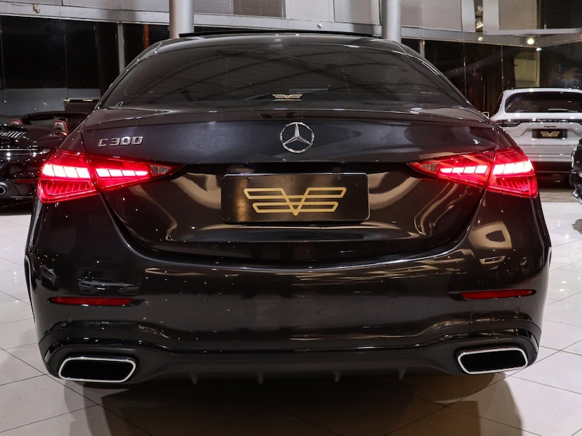 Foto do veículo MERCEDES-BENZ C 300 2.0 EQ BOOST HÍBRIDO AMG LINE 9G-TRONIC 2022 30.990 KM R$ 299.000,00