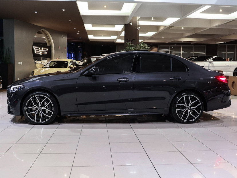 Foto do veículo MERCEDES-BENZ C 300 2.0 EQ BOOST HÍBRIDO AMG LINE 9G-TRONIC 2022 30.990 KM R$ 299.000,00
