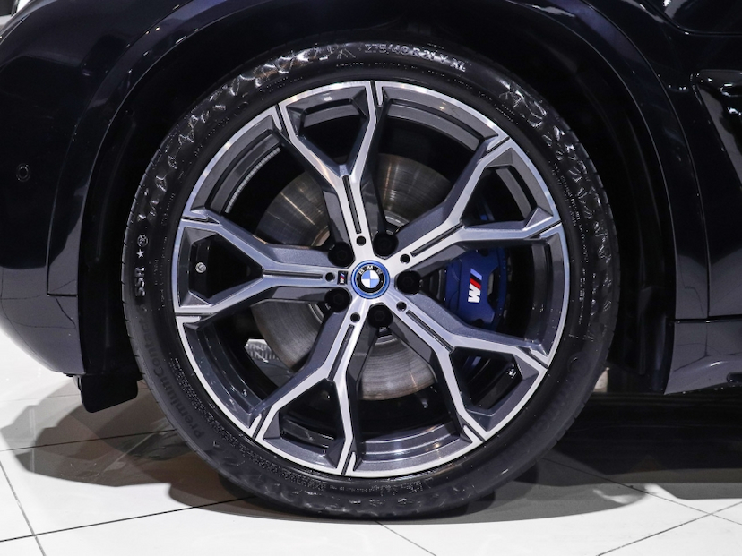 Foto do veículo BMW X5 3.0 I6 TURBO HÍBRIDO XDRIVE50E M SPORT AUTOMÁTICO 2025 10.900 KM R$ 629.000,00