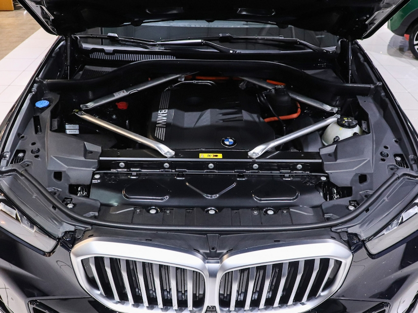 Foto do veículo BMW X5 3.0 I6 TURBO HÍBRIDO XDRIVE50E M SPORT AUTOMÁTICO 2025 10.900 KM R$ 629.000,00