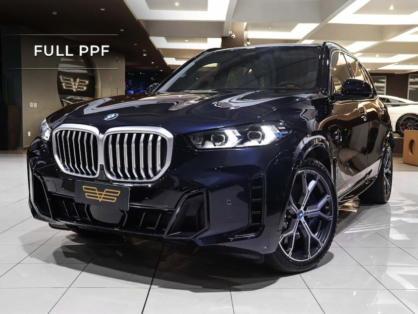 Foto do veículo BMW X5 3.0 I6 TURBO HÍBRIDO XDRIVE50E M SPORT AUTOMÁTICO 2025 10.900 KM R$ 629.000,00