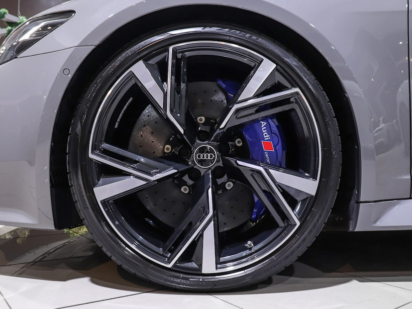 Foto do veículo AUDI RS6 4.0 AVANT V8 TWINTURBO MHEV TIPTRONIC 2023 16.500 KM R$ 899.000,00