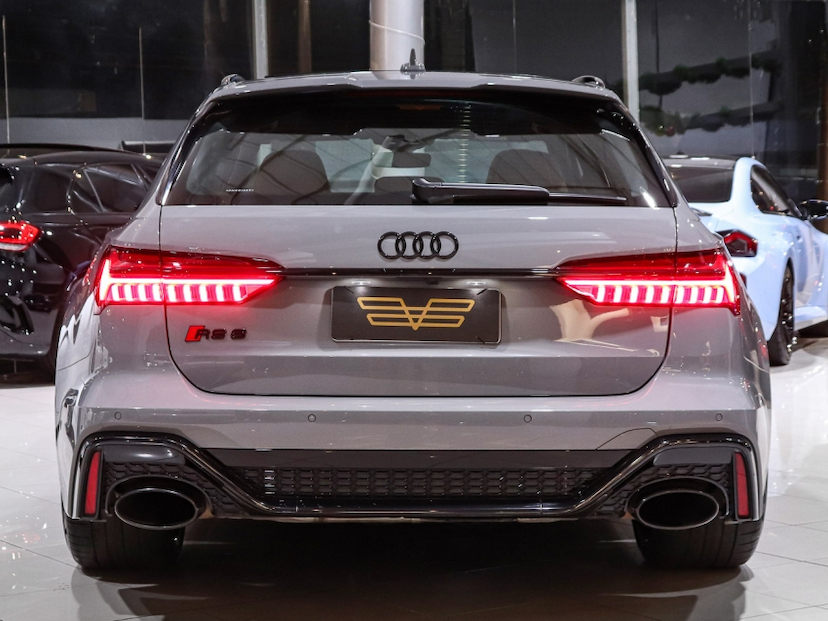 Foto do veículo AUDI RS6 4.0 AVANT V8 TWINTURBO MHEV TIPTRONIC 2023 16.500 KM R$ 899.000,00