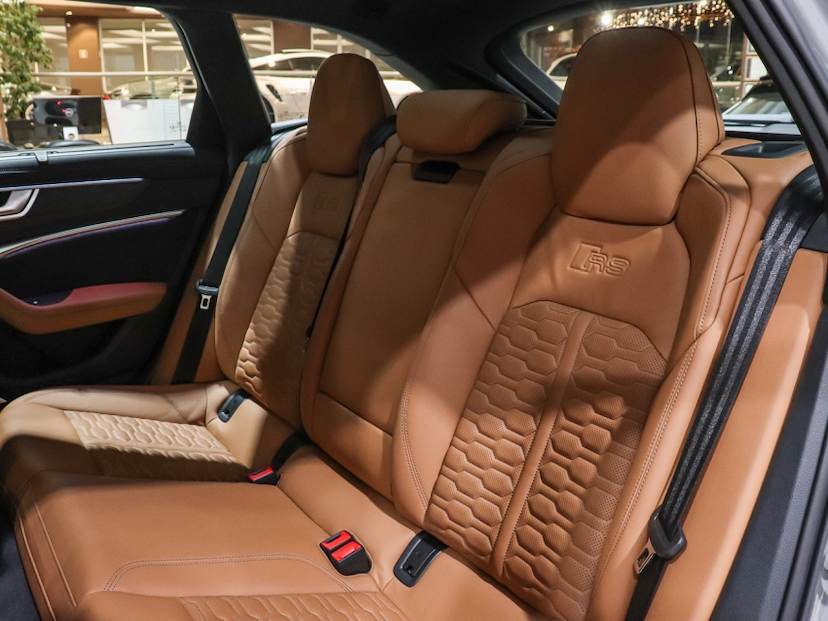 Foto do veículo AUDI RS6 4.0 AVANT V8 TWINTURBO MHEV TIPTRONIC 2023 16.500 KM R$ 899.000,00