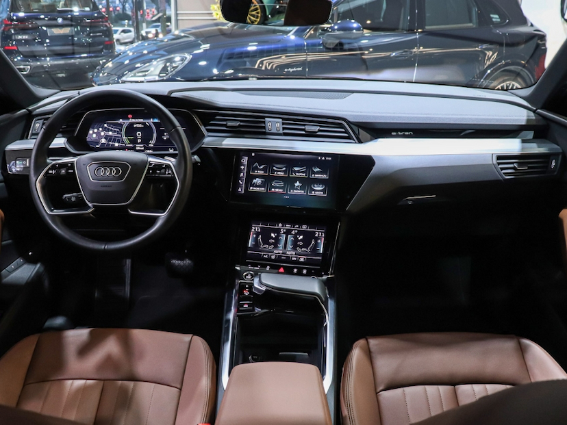 Foto do veículo AUDI E-TRON ELÉTRICO SPORTBACK PERFORMANCE QUATTRO 2022 18.710 KM R$ 279.000,00