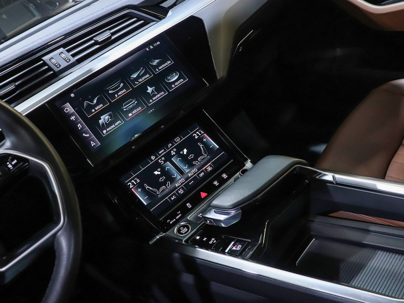 Foto do veículo AUDI E-TRON ELÉTRICO SPORTBACK PERFORMANCE QUATTRO 2022 18.710 KM R$ 279.000,00