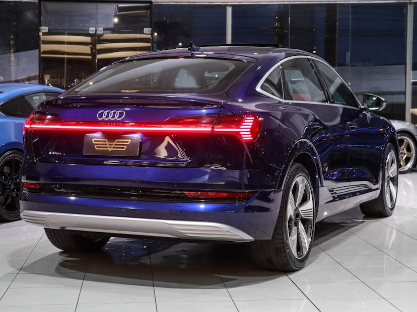 Foto do veículo AUDI E-TRON ELÉTRICO SPORTBACK PERFORMANCE QUATTRO 2022 18.710 KM R$ 279.000,00