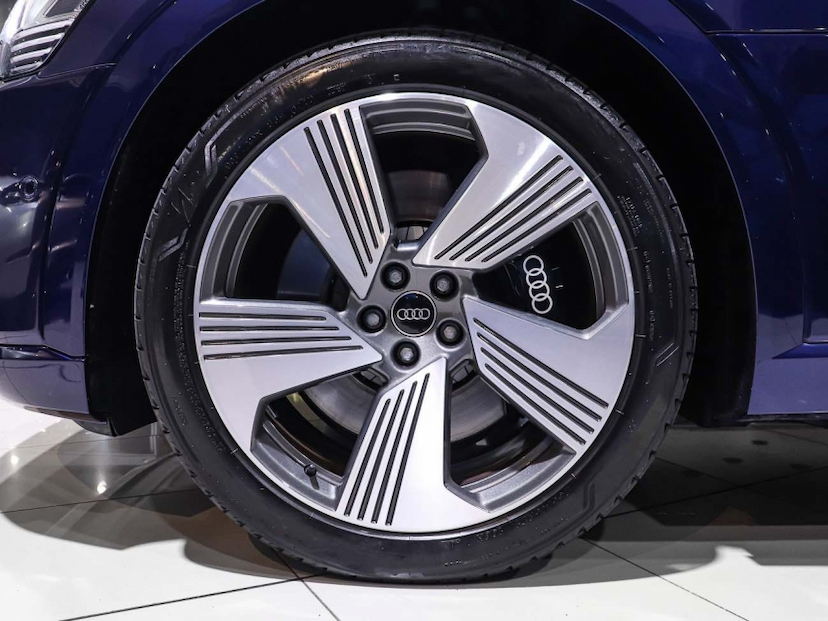 Foto do veículo AUDI E-TRON ELÉTRICO SPORTBACK PERFORMANCE QUATTRO 2022 18.710 KM R$ 279.000,00