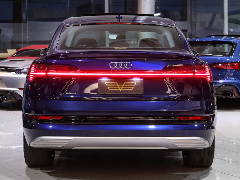 Foto do veículo AUDI E-TRON ELÉTRICO SPORTBACK PERFORMANCE QUATTRO 2022 18.710 KM R$ 279.000,00