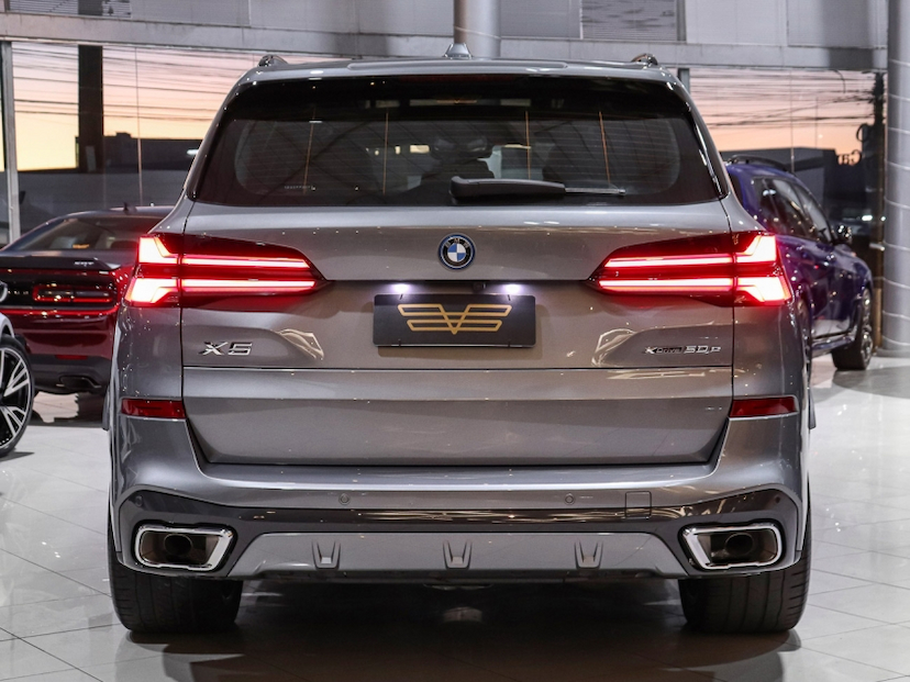 Foto do veículo BMW X5 3.0 I6 TURBO HÍBRIDO XDRIVE50E M SPORT AUTOMÁTICO 2024 40.310 KM R$ 519.000,00