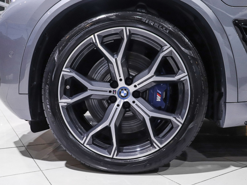 Foto do veículo BMW X5 3.0 I6 TURBO HÍBRIDO XDRIVE50E M SPORT AUTOMÁTICO 2024 40.310 KM R$ 519.000,00