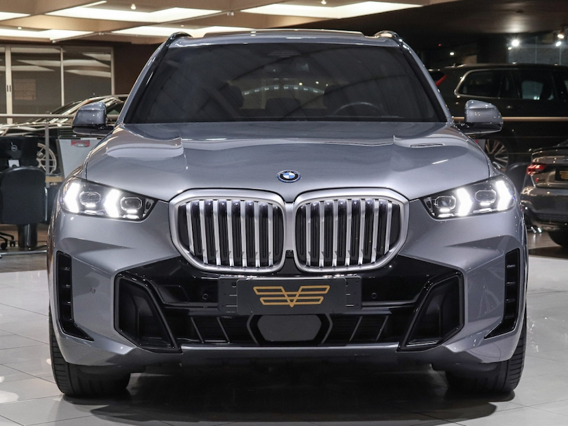 Foto do veículo BMW X5 3.0 I6 TURBO HÍBRIDO XDRIVE50E M SPORT AUTOMÁTICO 2024 40.310 KM R$ 519.000,00
