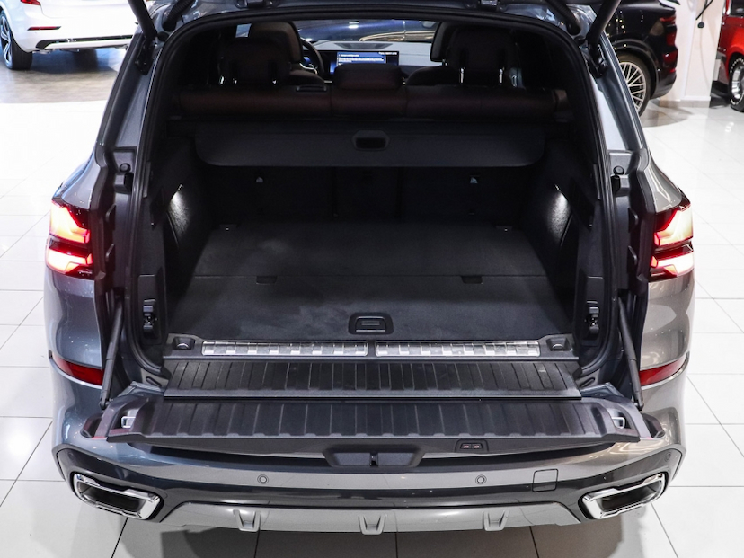 Foto do veículo BMW X5 3.0 I6 TURBO HÍBRIDO XDRIVE50E M SPORT AUTOMÁTICO 2024 40.310 KM R$ 519.000,00