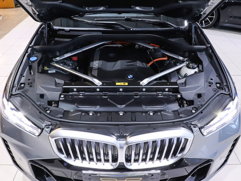 Foto do veículo BMW X5 3.0 I6 TURBO HÍBRIDO XDRIVE50E M SPORT AUTOMÁTICO 2024 40.310 KM R$ 519.000,00