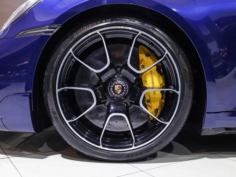 Foto do veículo PORSCHE 911 3.8 24V H6 GASOLINA TURBO S PDK 2024 4.570 KM R$ 1.590.000,00