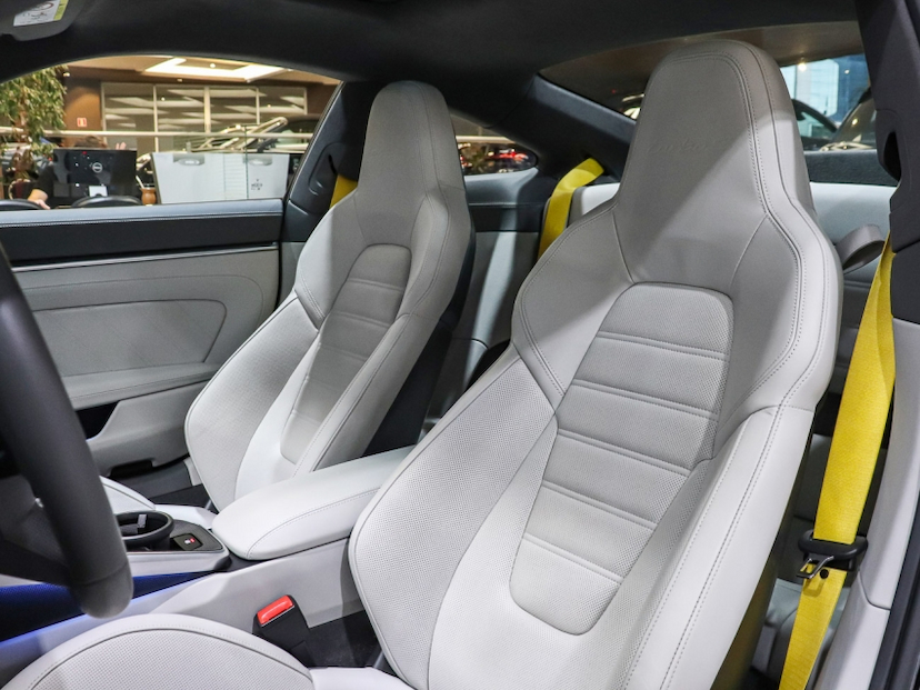 Foto do veículo PORSCHE 911 3.8 24V H6 GASOLINA TURBO S PDK 2024 4.250 KM R$ 1.550.000,00