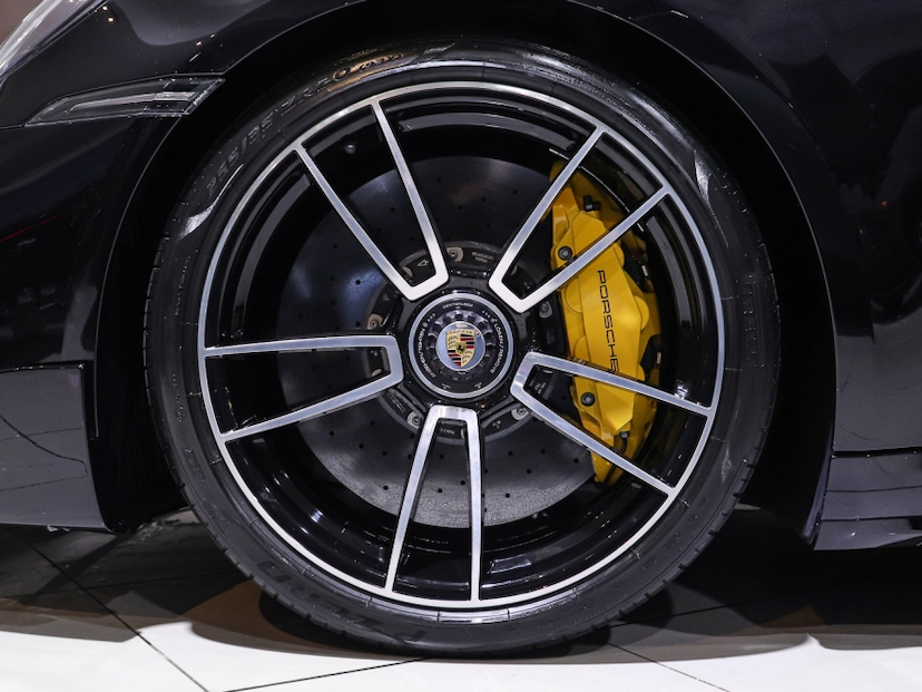 Foto do veículo PORSCHE 911 3.8 24V H6 GASOLINA TURBO S PDK 2024 4.250 KM R$ 1.550.000,00