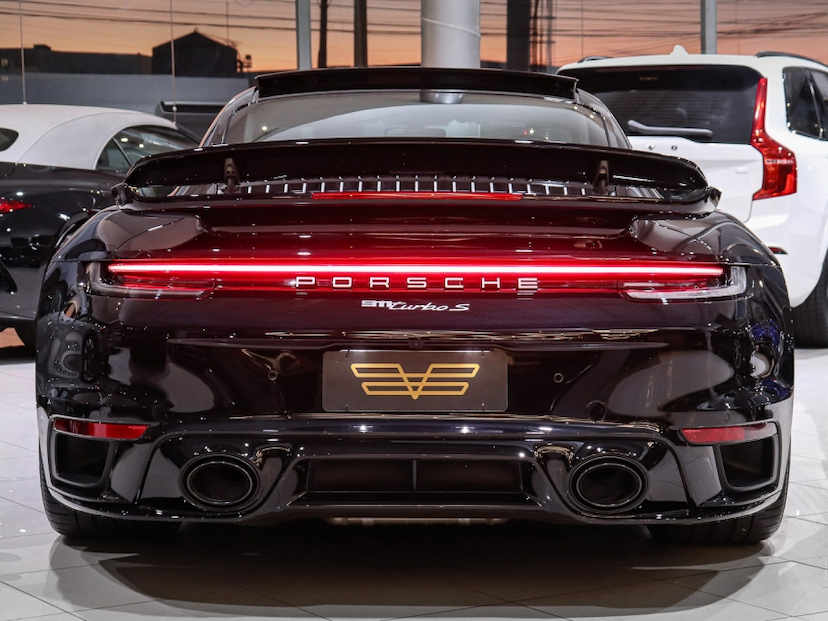 Foto do veículo PORSCHE 911 3.8 24V H6 GASOLINA TURBO S PDK 2024 4.250 KM R$ 1.550.000,00