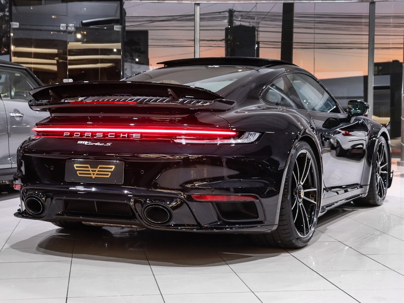 Foto do veículo PORSCHE 911 3.8 24V H6 GASOLINA TURBO S PDK 2024 4.250 KM R$ 1.550.000,00