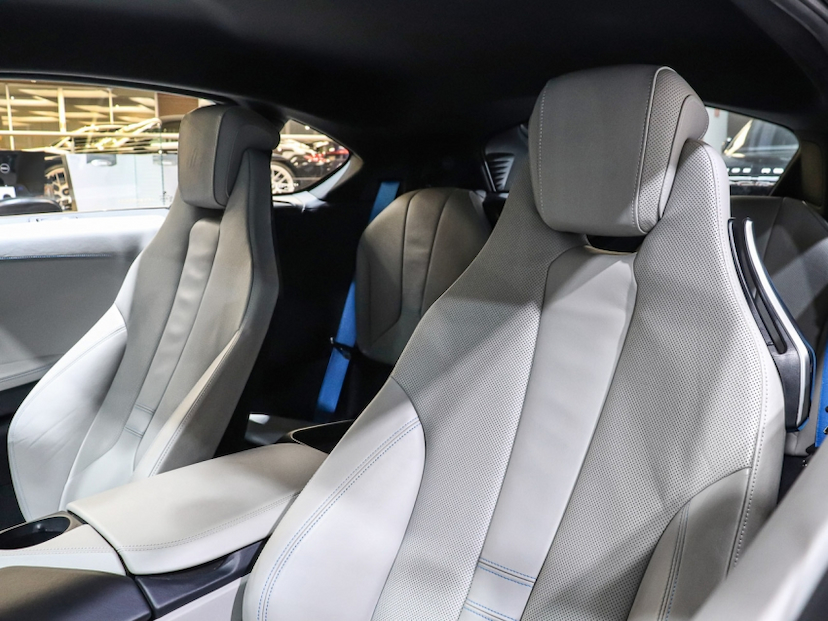 Foto do veículo BMW i8 1.5 12V HYBRID EDRIVE AUTOMÁTICO 2015 25.800 KM R$ 519.000,00