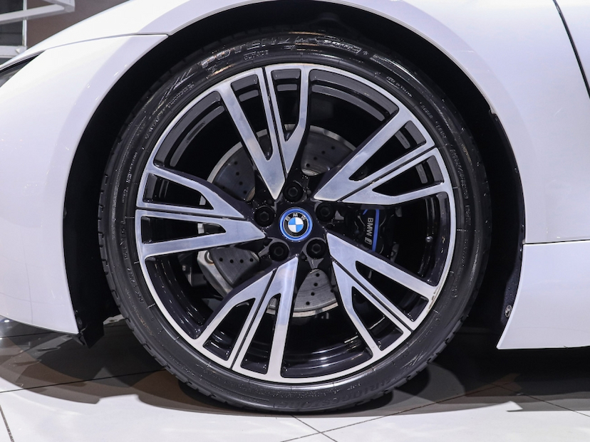 Foto do veículo BMW i8 1.5 12V HYBRID EDRIVE AUTOMÁTICO 2015 25.800 KM R$ 519.000,00