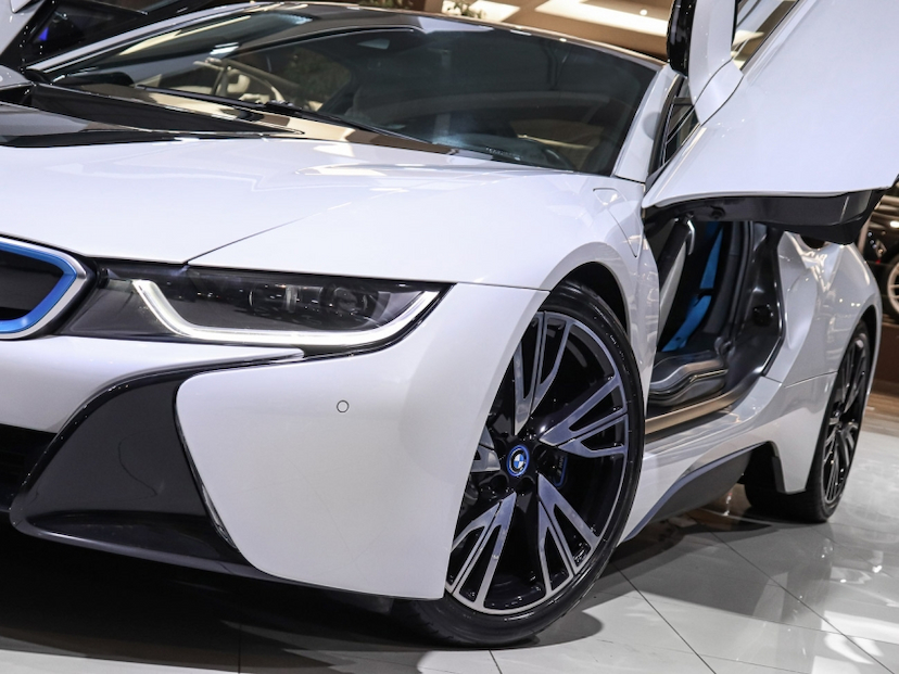 Foto do veículo BMW i8 1.5 12V HYBRID EDRIVE AUTOMÁTICO 2015 25.800 KM R$ 519.000,00