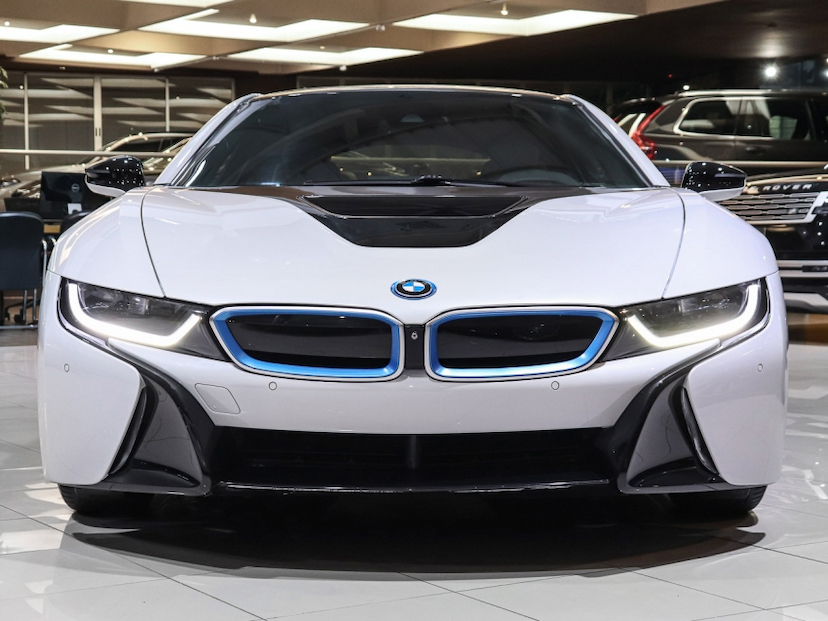 Foto do veículo BMW i8 1.5 12V HYBRID EDRIVE AUTOMÁTICO 2015 25.800 KM R$ 519.000,00