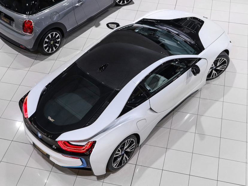Foto do veículo BMW i8 1.5 12V HYBRID EDRIVE AUTOMÁTICO 2015 25.800 KM R$ 519.000,00
