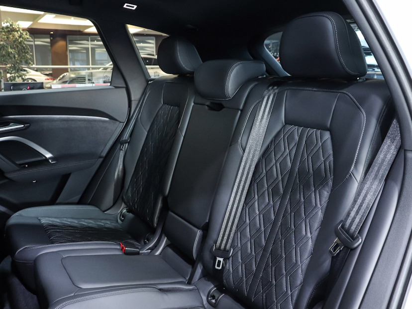 Foto do veículo AUDI SQ5 3.0 V6 TFSI GASOLINA QUATTRO S TRONIC 2025 3.470 KM R$ 559.000,00