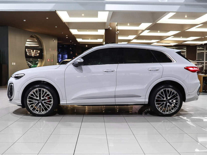 Foto do veículo AUDI SQ5 3.0 V6 TFSI GASOLINA QUATTRO S TRONIC 2025 3.470 KM R$ 559.000,00
