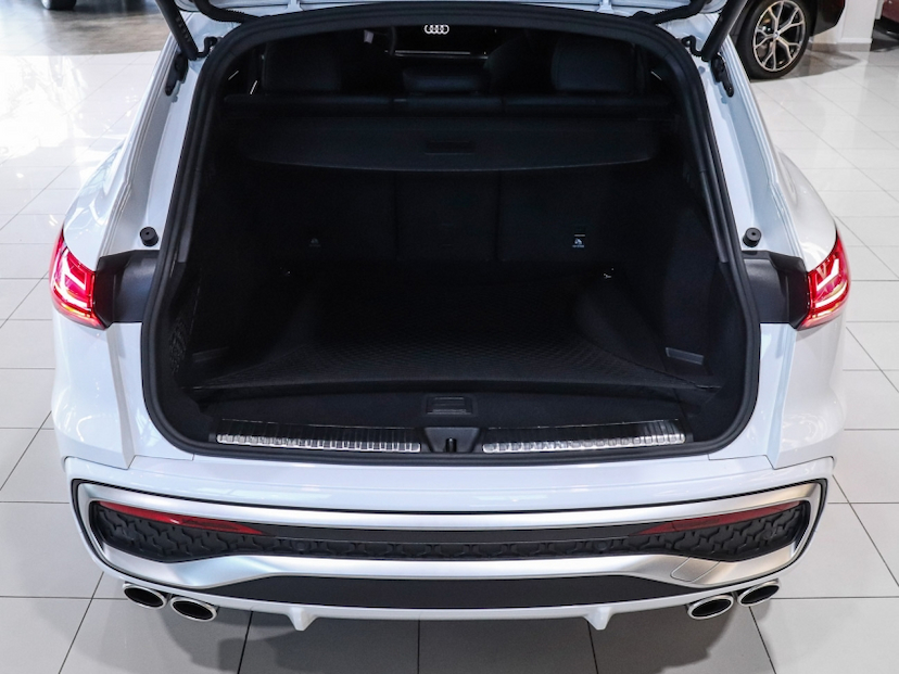 Foto do veículo AUDI SQ5 3.0 V6 TFSI GASOLINA QUATTRO S TRONIC 2025 3.470 KM R$ 559.000,00
