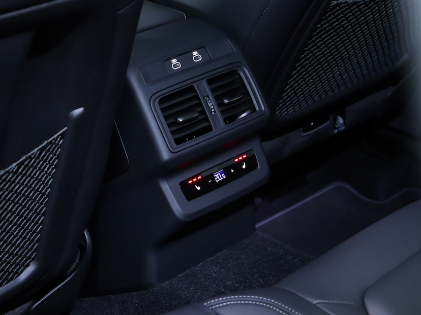 Foto do veículo AUDI SQ5 3.0 V6 TFSI GASOLINA QUATTRO S TRONIC 2025 3.470 KM R$ 559.000,00