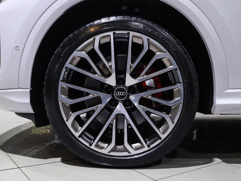 Foto do veículo AUDI SQ5 3.0 V6 TFSI GASOLINA QUATTRO S TRONIC 2025 3.470 KM R$ 559.000,00