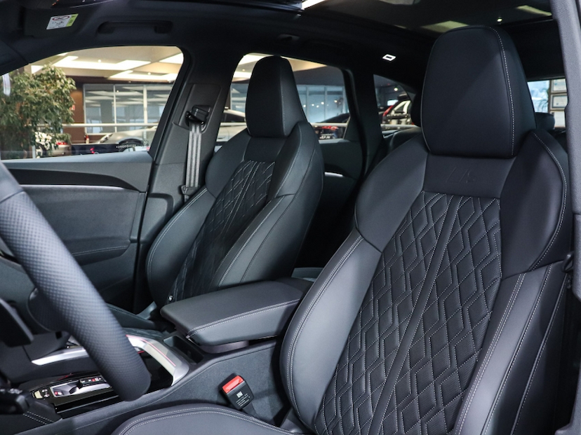 Foto do veículo AUDI SQ5 3.0 V6 TFSI GASOLINA QUATTRO S TRONIC 2025 3.470 KM R$ 559.000,00