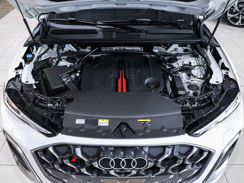 Foto do veículo AUDI SQ5 3.0 V6 TFSI GASOLINA QUATTRO S TRONIC 2025 3.470 KM R$ 559.000,00