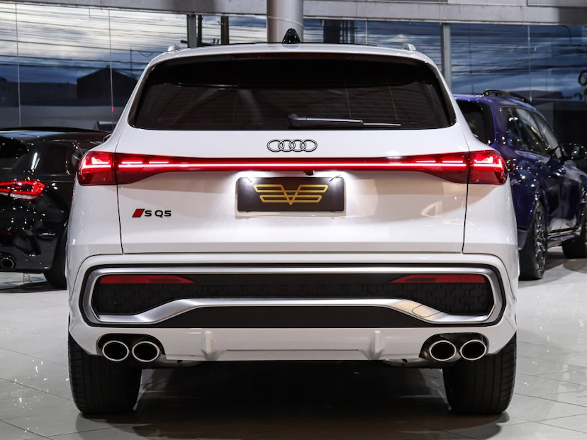 Foto do veículo AUDI SQ5 3.0 V6 TFSI GASOLINA QUATTRO S TRONIC 2025 3.470 KM R$ 559.000,00