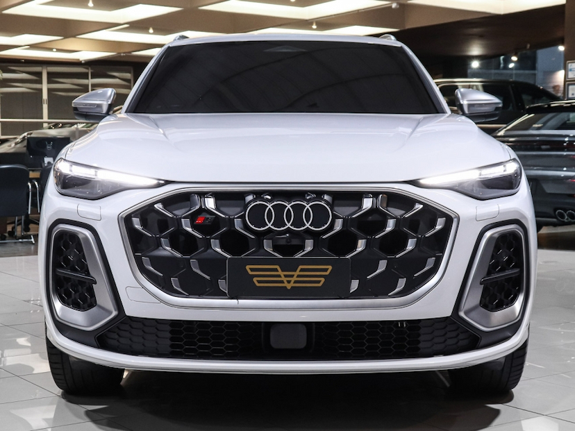 Foto do veículo AUDI SQ5 3.0 V6 TFSI GASOLINA QUATTRO S TRONIC 2025 3.470 KM R$ 559.000,00