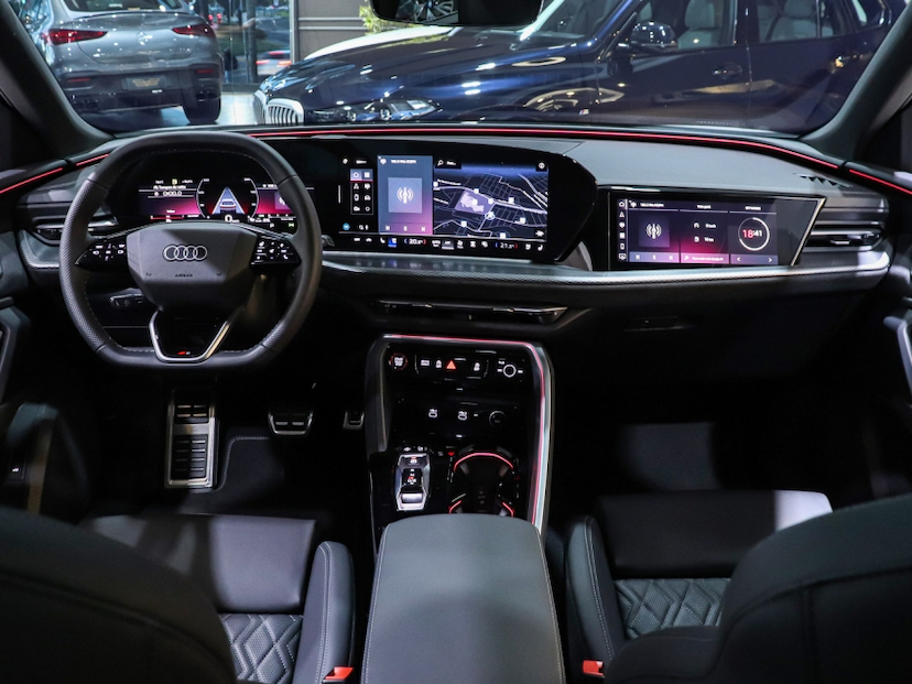 Foto do veículo AUDI SQ5 3.0 V6 TFSI GASOLINA QUATTRO S TRONIC 2025 3.470 KM R$ 559.000,00