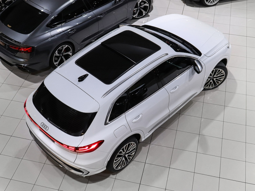 Foto do veículo AUDI SQ5 3.0 V6 TFSI GASOLINA QUATTRO S TRONIC 2025 3.470 KM R$ 559.000,00