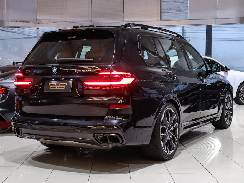 Foto do veículo BMW X7 4.4 V8 GASOLINA M60i STEPTRONIC 2024 35.980 KM R$ 729.000,00